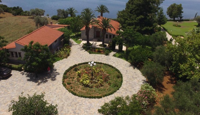 Seafront Luxury Villa w/5-en/suite BR & BBQ