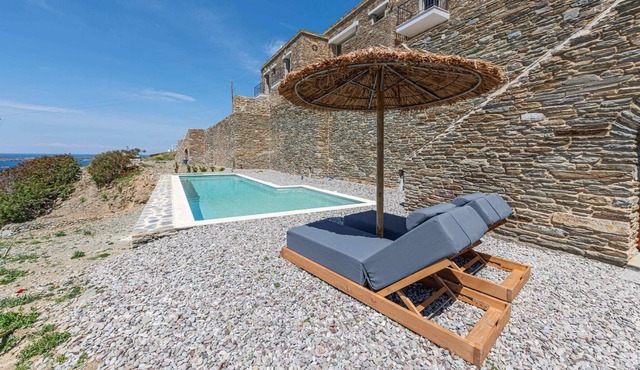 Seafront Majestic Getaway - Paradise Retreat