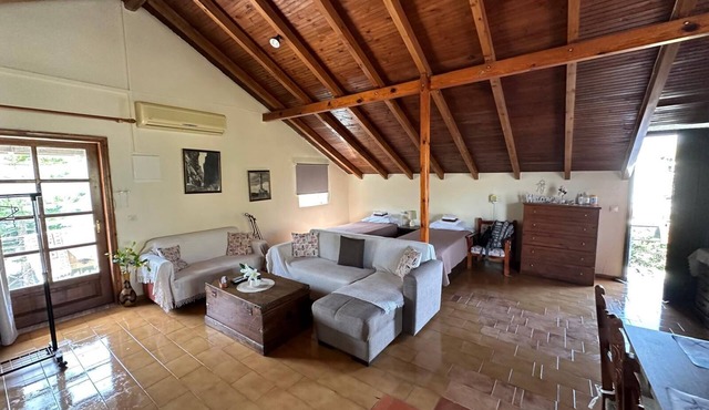 Seafront Paradise with sand Yard 10 m. from Beach!