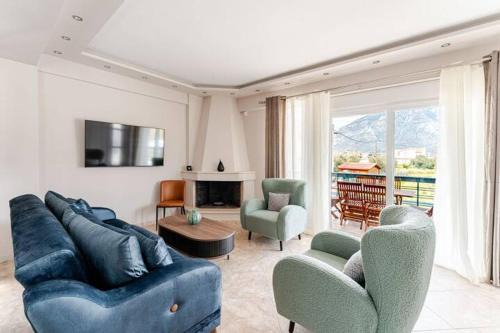 Seaside Luxury Villa-Maisonette Makinia 135sqm , 15' Nafpaktos