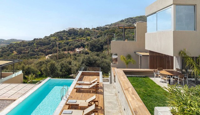 Seaview villa w/private pool, 4km to Plakias beach