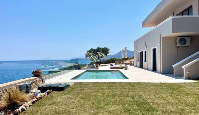 SeaWave Villa II with Heated Pool, By Hellocrete