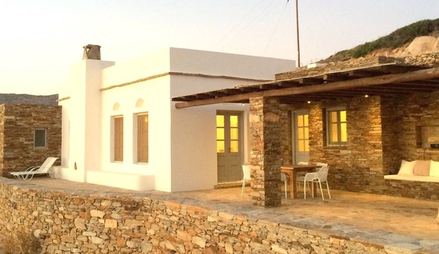 Secluded private villa, seaviews & sunsets, prime location