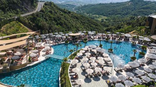 Select Hill Resort