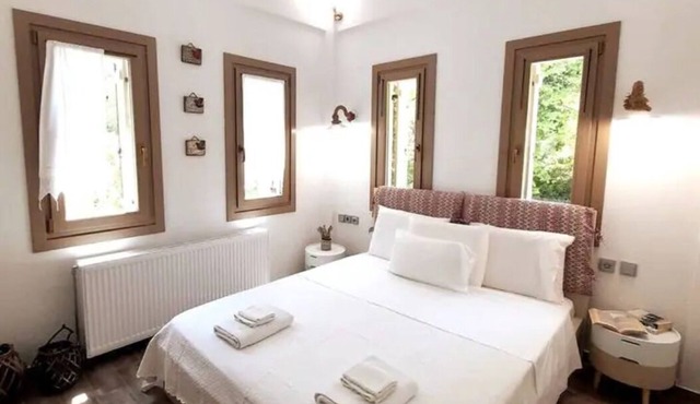 Serenity Living Pelion Cottage away from the wolrd, above it all.