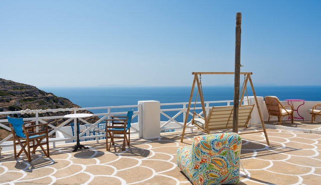 Sifnos Apartment – Pet-Friendly with Sea View and Hot Tub