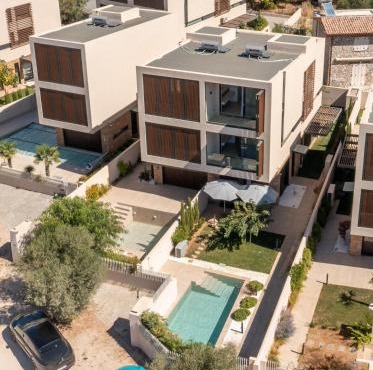 SithoniaRS Luxury Three Floor Villa N2 with Private Pool & Garden
