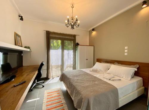 Small Gem Studio Athens, next to metro nomismatokopeio