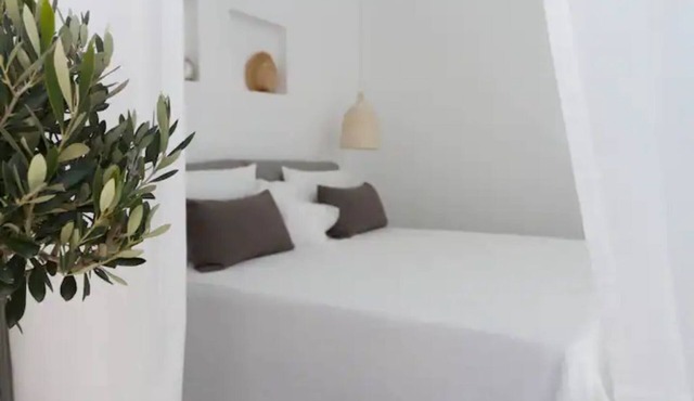 Spacious 2BR Flat, Pergola Veranda, 20m to Agios Prokopios Beach