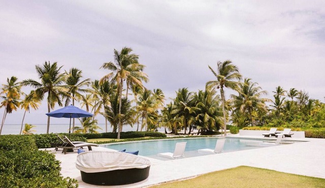 Spacious 3BR Oceanfront, Pool, Private Terrace