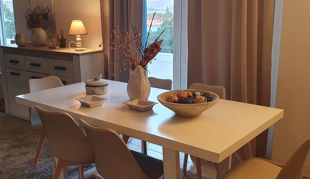 Spacious 4-bedroom building with WiFi, AC in welcoming ΠΟΡΤΟ ΧΕΛΙ