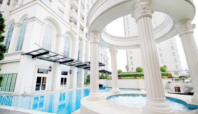 Spacious And Modern Look 3Br Bellezza Apartment