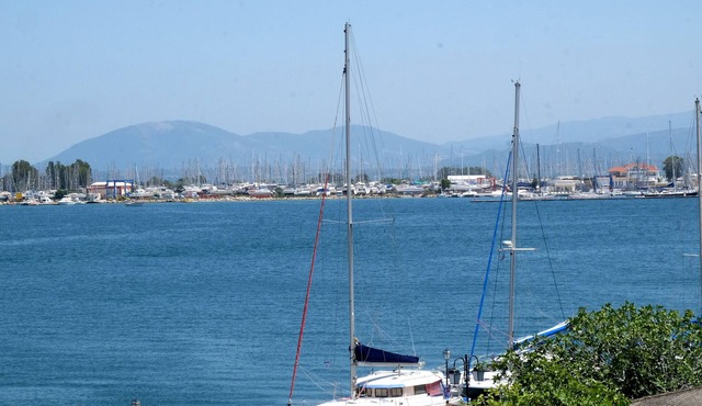 Spacious apartment on the seafront with superb view