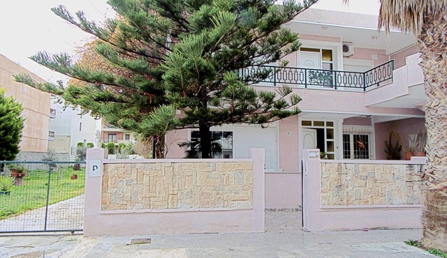 Spacious Apartment Up To 6 People , 136 Sqm , Central , Quiet , By The Sea