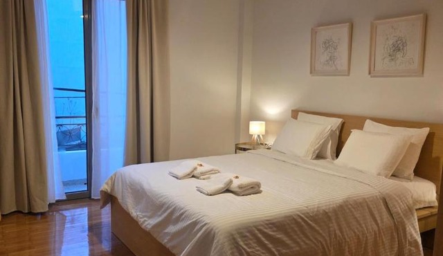 Spacious Art Home in Gazi Near Metro 2 min