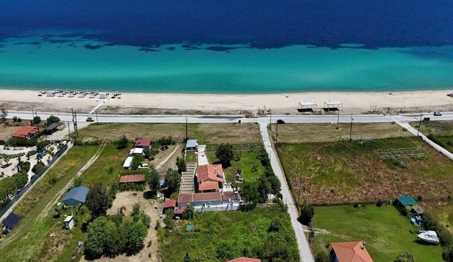 Spacious beachfront retreat with large garden in Ormos Panagias