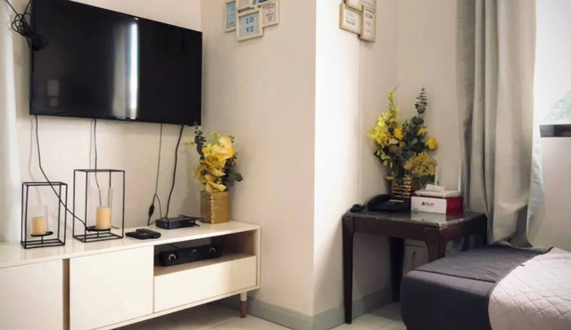 Spacious Central Davao City Getaway - Spacious Apartment with Shared Pool