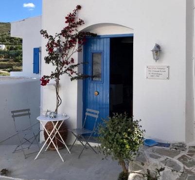 Spacious Paros, Lefkes house with awesome view