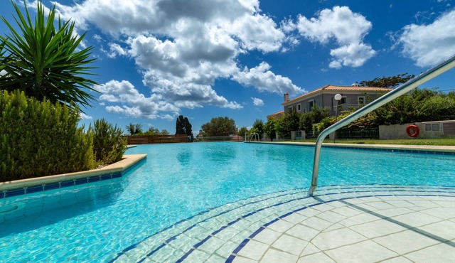 Spacious Villa in extensive private grounds, enjoys stunning views