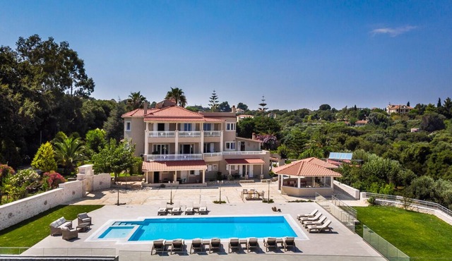 Spartia Wine Estate - Eight Bedroom Villa, Sleeps 18
