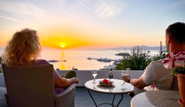 Stay in the Heart of Mikonos City with amazing view in Garden Suite Natasa