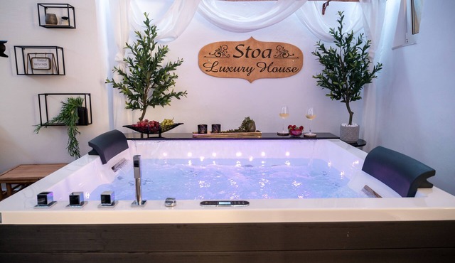 Stoa Luxury House with Unique Jacuzzi Room