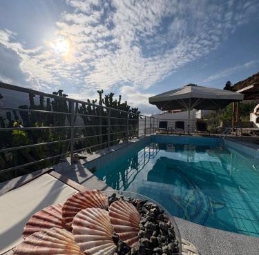 Stone Heaven Villa -Poolside BBQ & Fresh Herbs