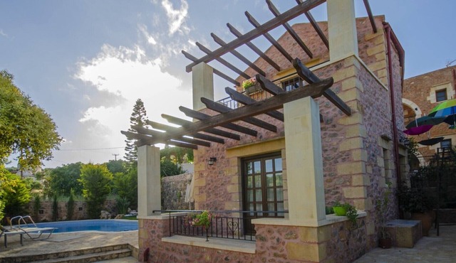 Stone villa shared pool & seaview, 1bedrooms, wifi, bbq