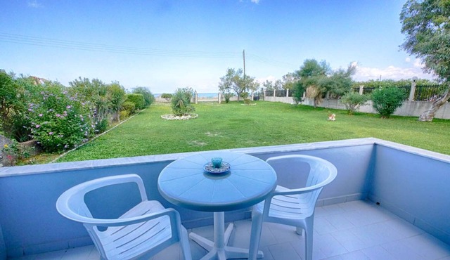 Studio 30m vom Strand mit Meerblick in Almyros