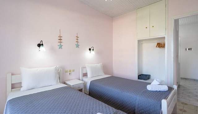 Studio 'Alexandros Studios 4' with Shared Pool, Wi-Fi and Air Conditioning