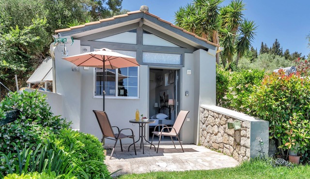 Studio Apartment 'Casa Di Verde 5' with Mountain View, Wi-Fi and Air Conditioning