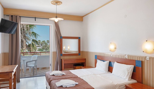 Studio Apartment 'Golden Sun 7' with Sea View, Shared Pool and Wi-Fi