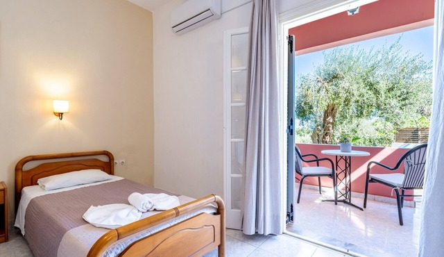 Studio Apartment 'GRAND 1' with Sea View, Wi-Fi and Air Conditioning