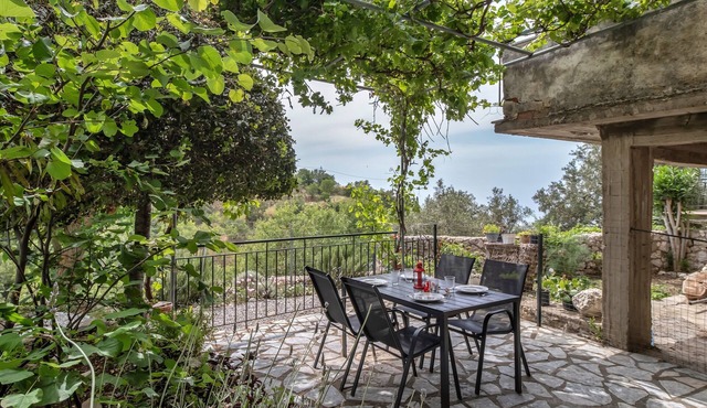 Studio Apartment 'Kerkis Apartment' with Mountain View, Wi-Fi and Air Conditioning