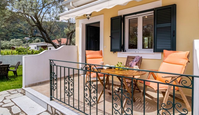 Studio Apartment "Virginia 3" with Mountain View, Garden & Wi-Fi
