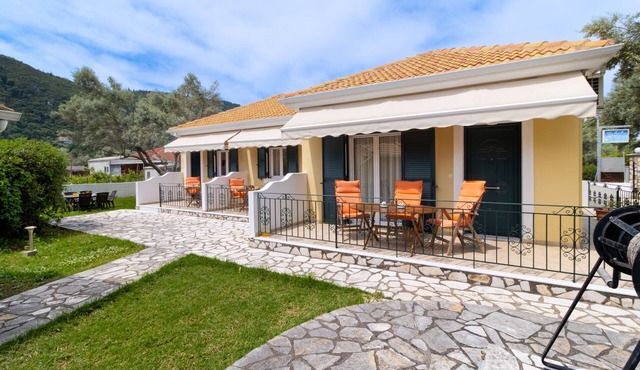 Studio Apartment "Virginia Studio 2" with Mountain View, Shared Terrace & Wi-Fi