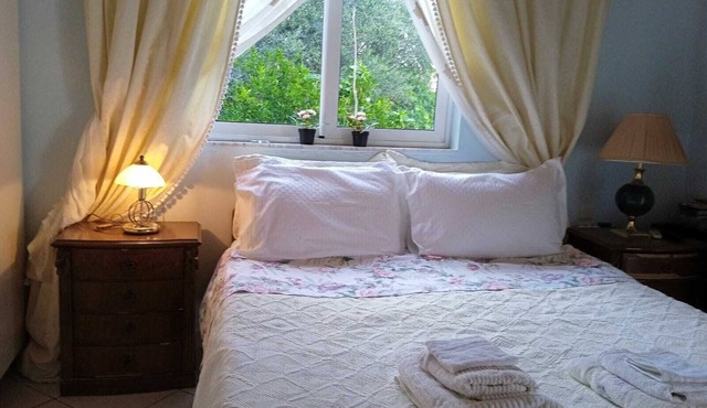 Studio Flat - Sleeps 4 & Private Garden