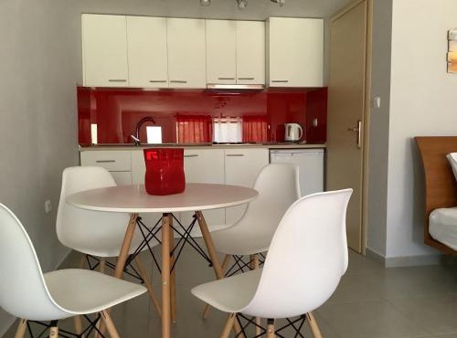 SUNNY STUDIO IRAKLITSA