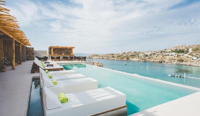 Super Paradise Hotel