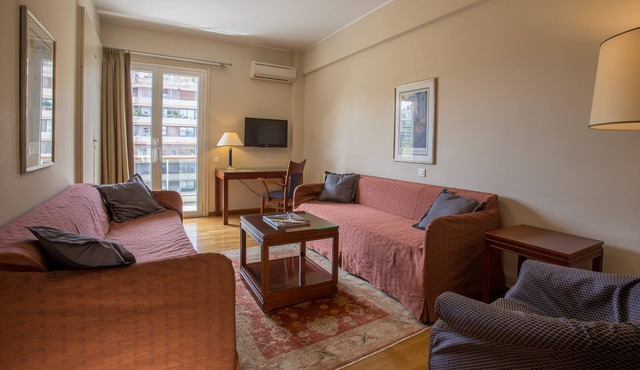Superb serviced flat for 4 in the heart of Athens with view