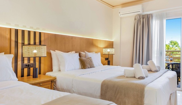 Superior Studio (3 ατόμων), Socrates Hotel