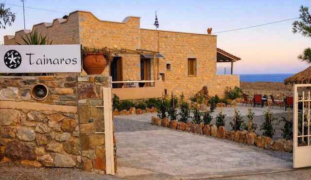 Tainaros Rooms - Beachfront Comfy Getaway
