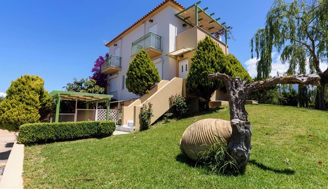 Terpsi Aprtmnts - Kyparissia Studio Garden Retreat