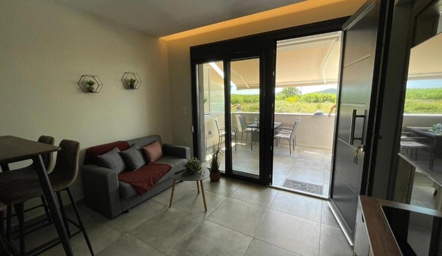 Thalassa Apartment