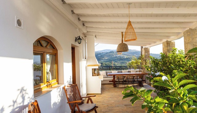 The Bridge House, 4BR Home for 10 with Terrace, Spili Rethymno