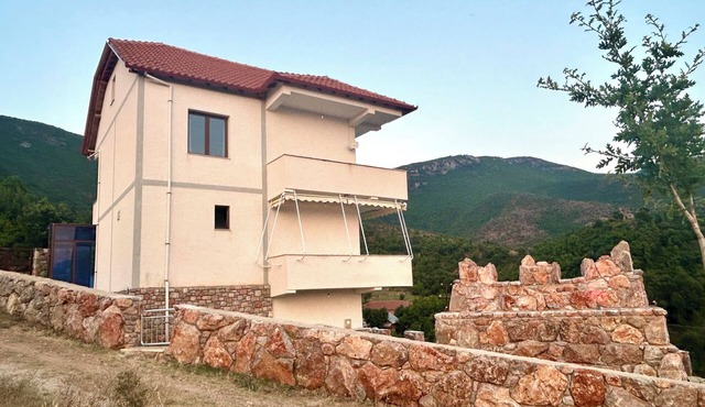 The Stone Cavern Novaku Duplex Greenery View BBQ Area Garden