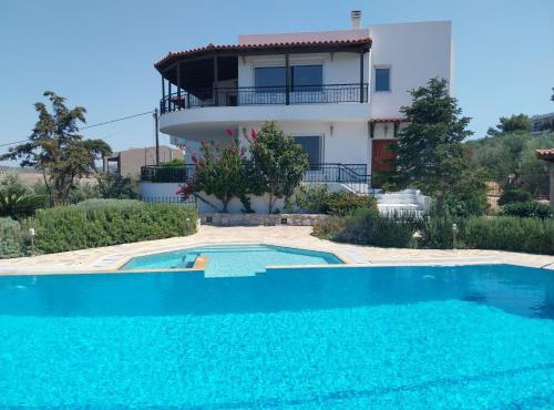 The Three Graces - Villa with Private Pool, Jacuzzi & BBQ for up to 8 guests
