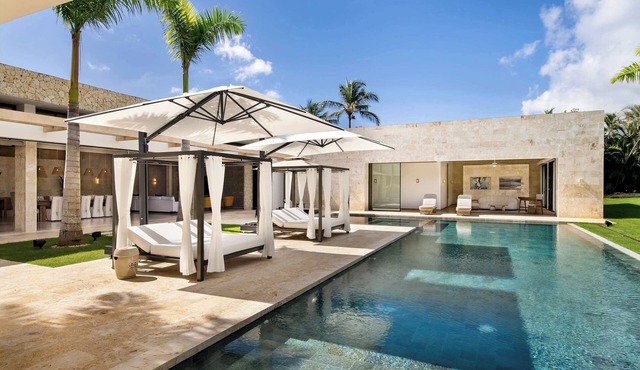 The Water Garden Estate: Steps to Minitas Beach