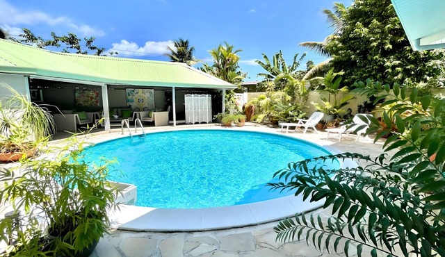 Tiaki Guesthouse: 5min drive from the beach, Prime Location near Punaauia Center