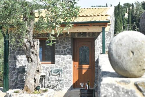Tiny stone house - Corfu View